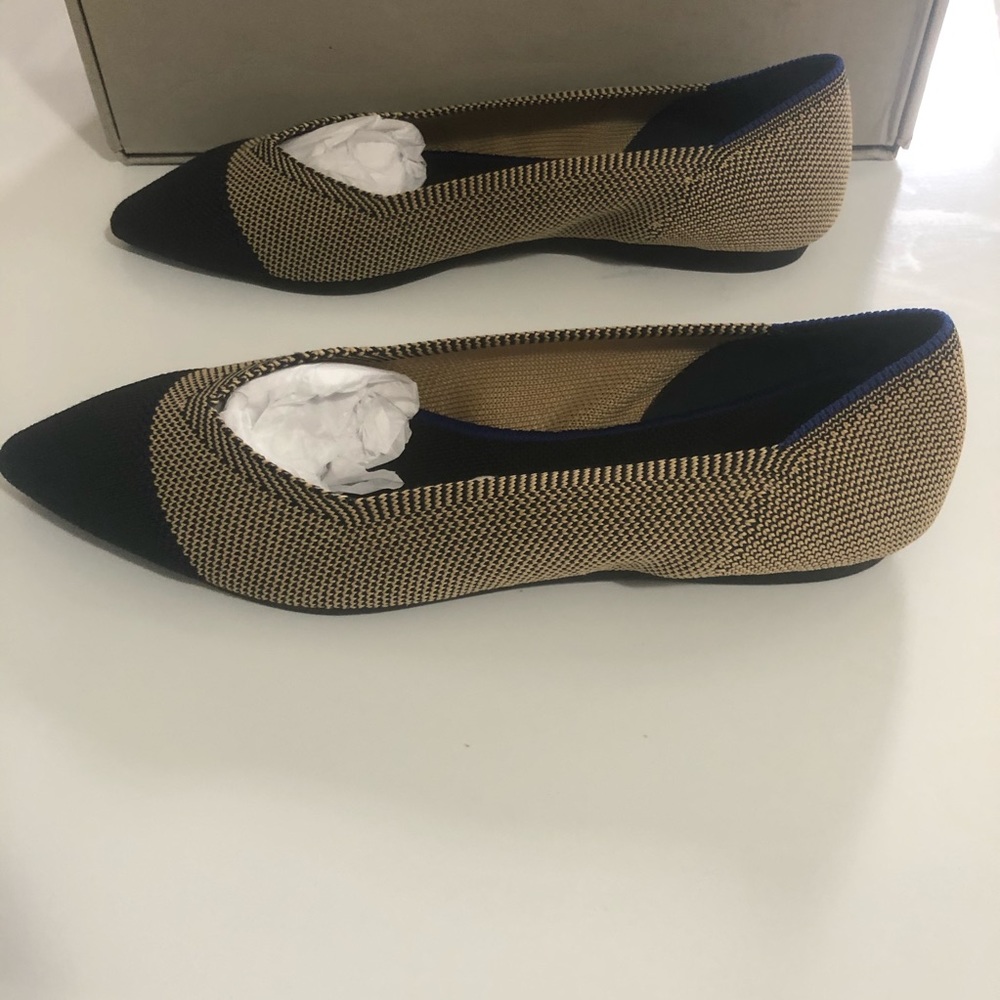 Rothys • the point in dune captoe RETIRED COLOR - Picture 5 of 12